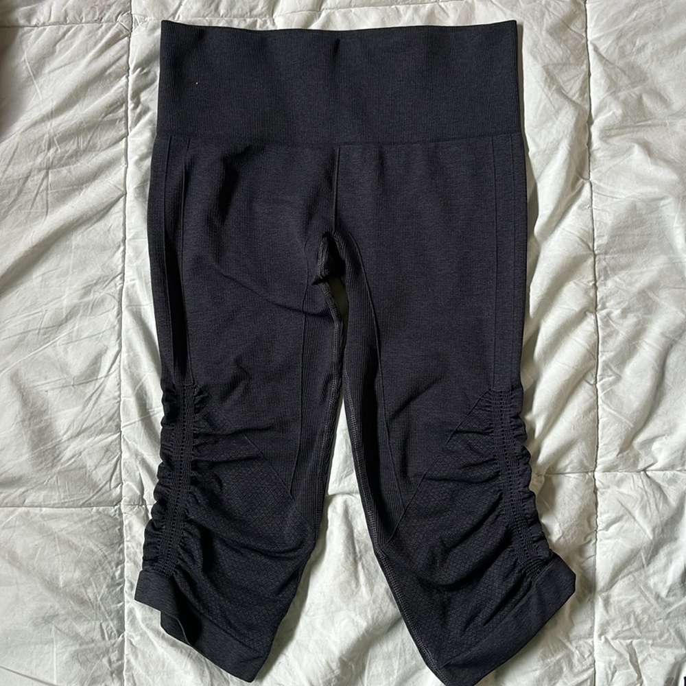 Lululemon - Picture 3 of 3